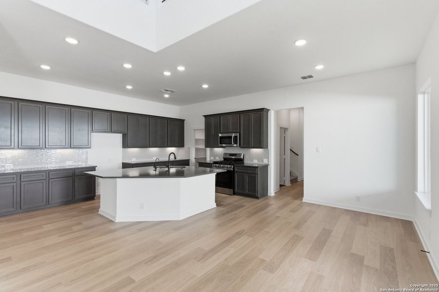 Furnished interior view inside a new home in The Crossvine – Garden Homes, Schertz (Image 7). Furnished interior view inside a new home in The Crossvine – Garden Homes, Schertz (Image 7).