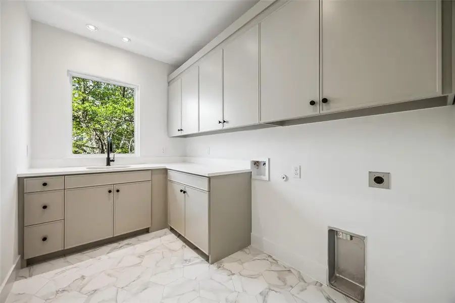 Furnished interior view inside a new home in , Dallas (Image 5).