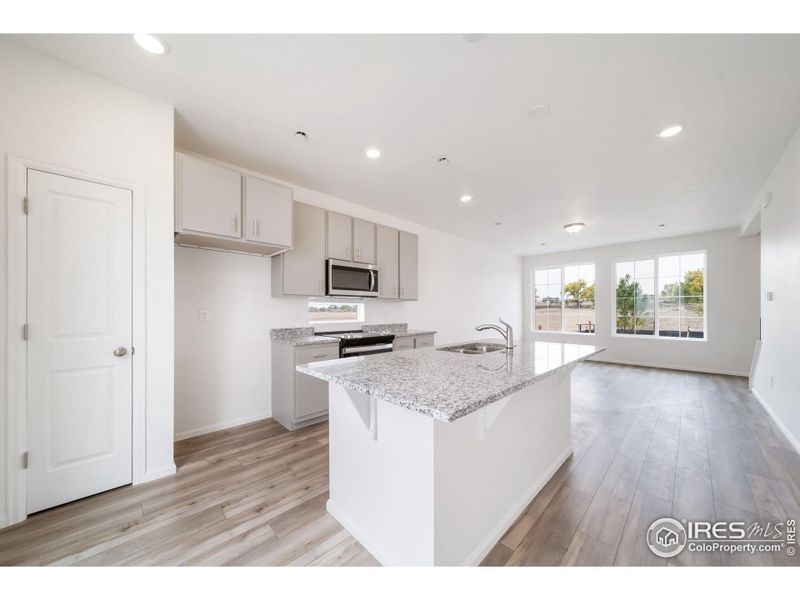 Spacious, unfurnished interior of a new home in Thompson River Ranch, Johnstown (Image 17).