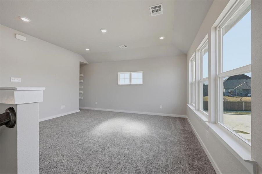 Spacious, unfurnished interior of a new home in The Preserve, Sherman (Image 34).