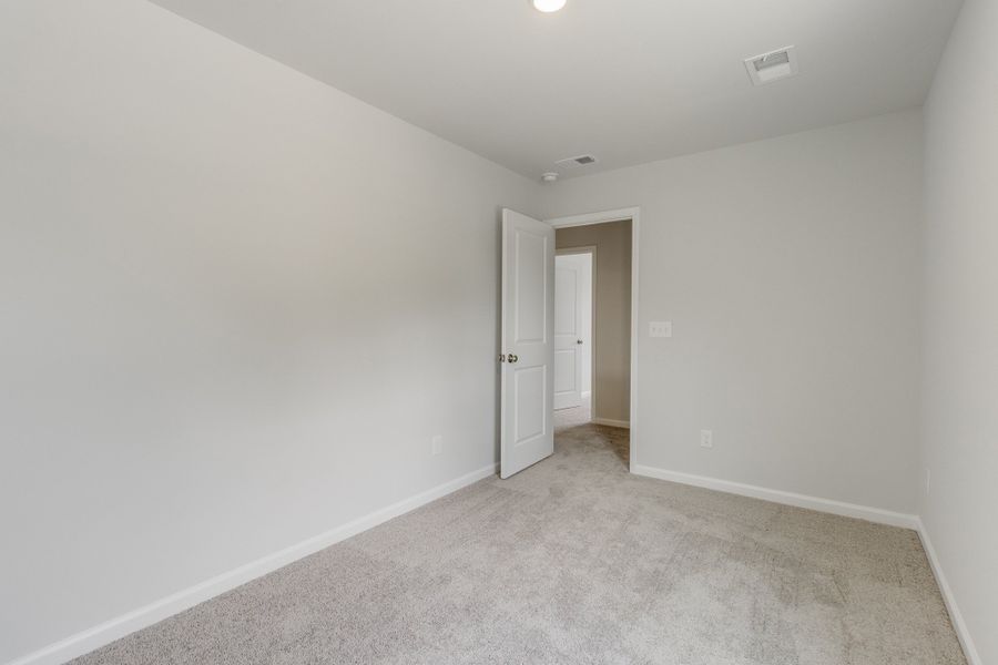 Spacious, unfurnished interior of a new home in Bluefield, Lexington (Image 30).