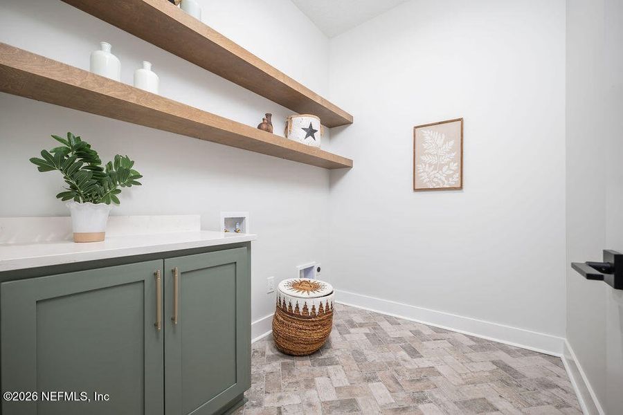 Furnished interior view inside a new home in , Middleburg (Image 18).