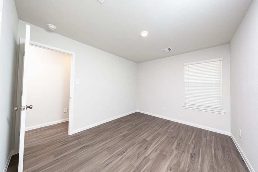 Spacious, unfurnished interior of a new home in River's Edge, Conroe (Image 22).