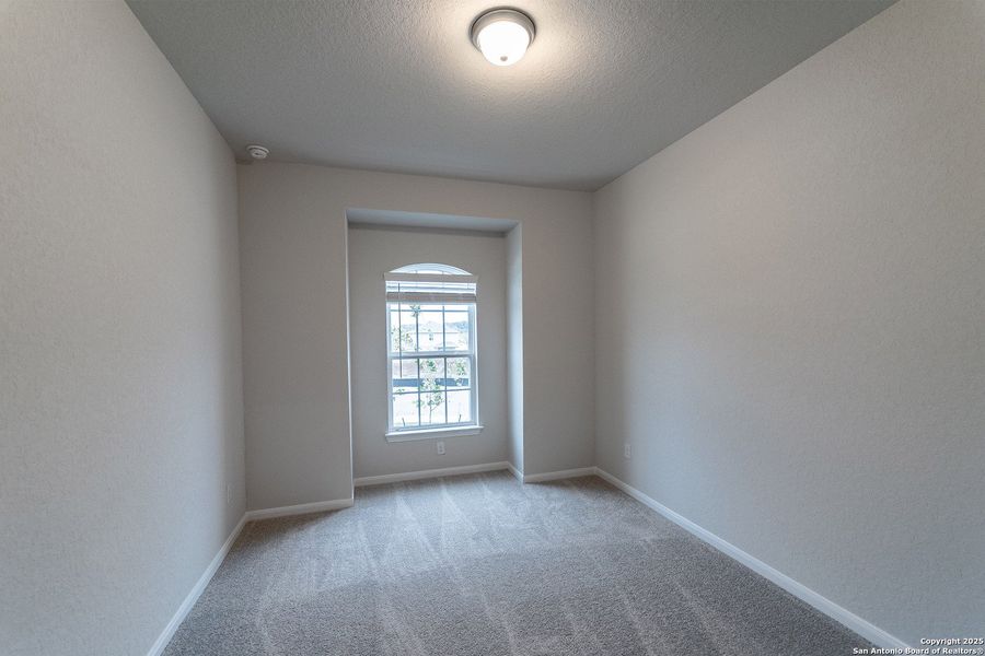 Spacious, unfurnished interior of a new home in Cloud Country, New Braunfels (Image 15).