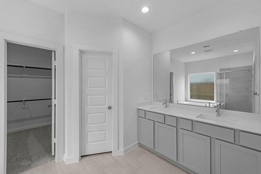 Furnished interior view inside a new home in Grand Mason Crossing, Katy (Image 7).
