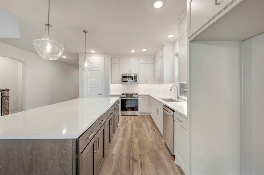 Furnished interior view inside a new home in Myrtle Creek, Waxahachie (Image 9). Furnished interior view inside a new home in Myrtle Creek, Waxahachie (Image 9).