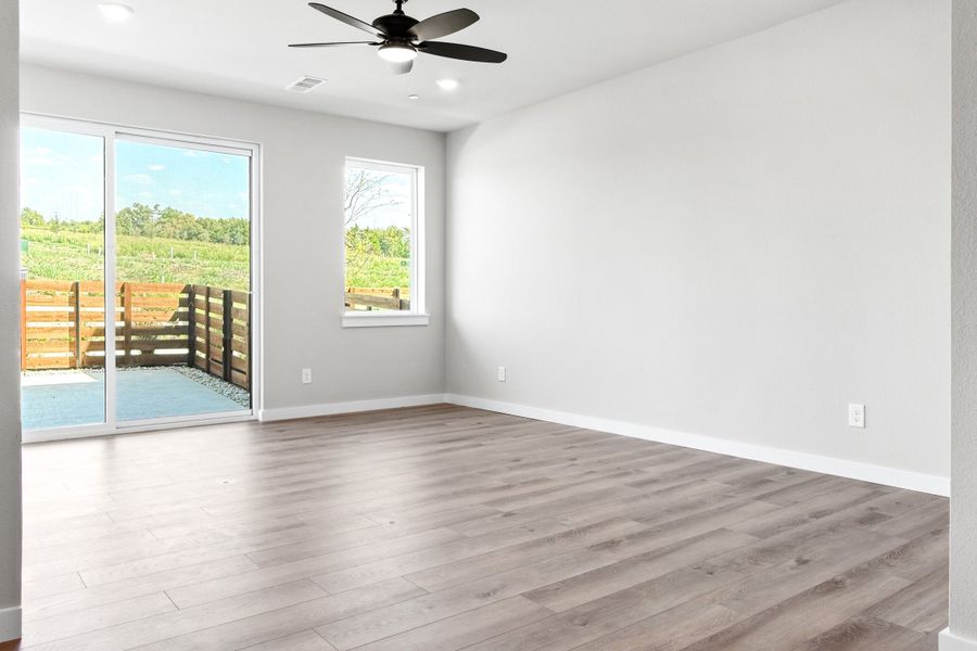 Spacious, unfurnished interior of a new home in Ten Mile Creek, Celina (Image 19).