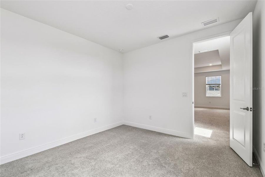 Spacious, unfurnished interior of a new home in Hawkstone, Sarasota (Image 35).