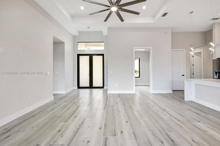 Spacious, unfurnished interior of a new home in , Cape Coral (Image 17).