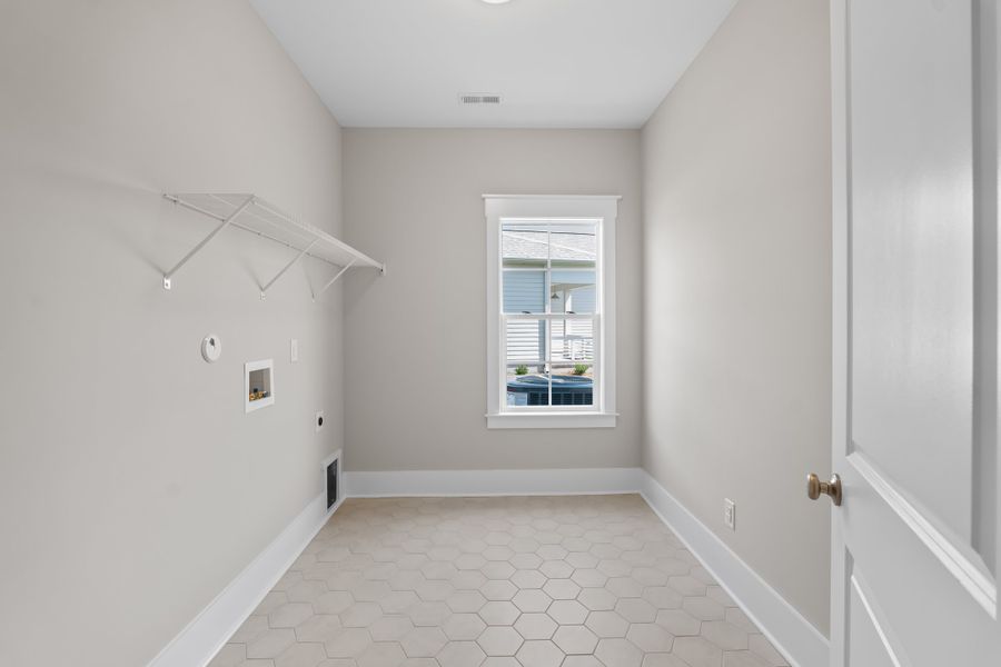 Representative unfurnished interior of a home built from the Kauai by Bill Clark Homes in Sidbury Landing, Wilmington (Image 57).