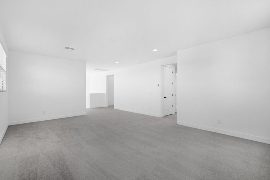 Spacious, unfurnished interior of a new home in Artisan at Asante, Surprise (Image 36).