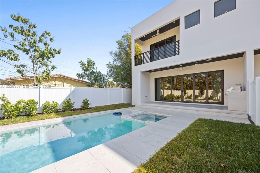 Exterior details and patio area of a home in , Fort Lauderdale (Image 24).