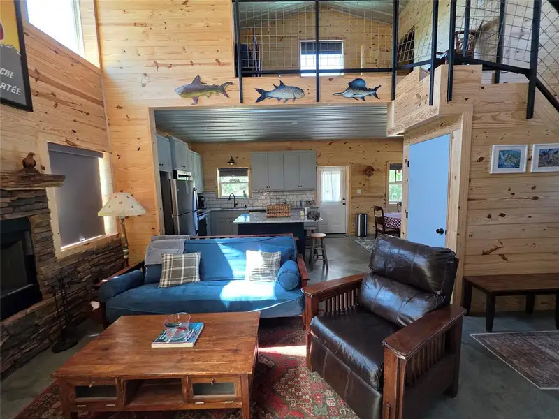 Community amenities in , San Saba (Image 7).