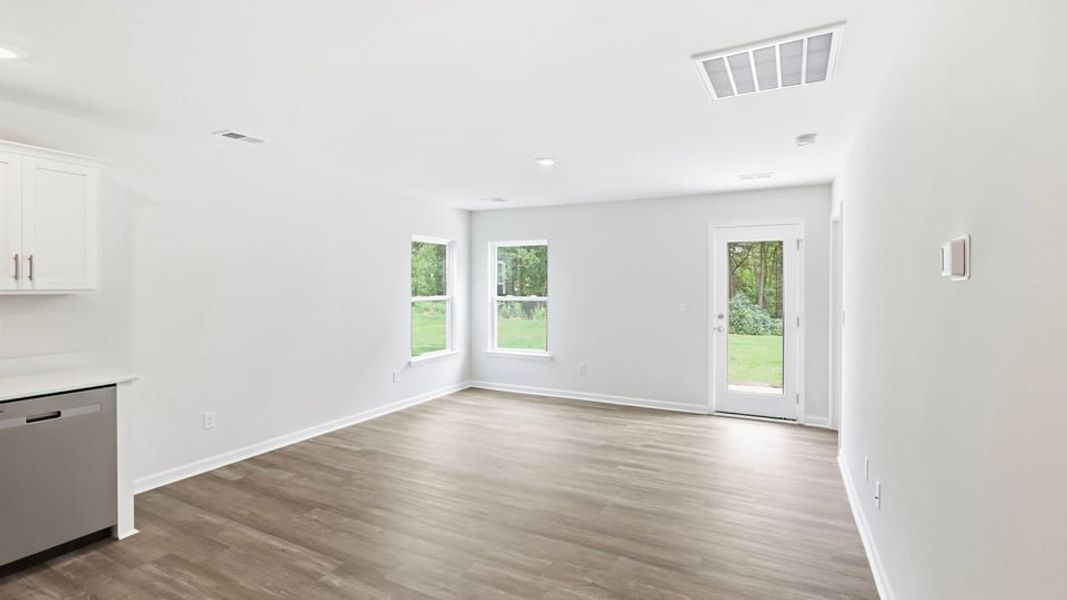 Spacious, unfurnished interior of a new home in Durbin Meadows, Fountain Inn (Image 22).