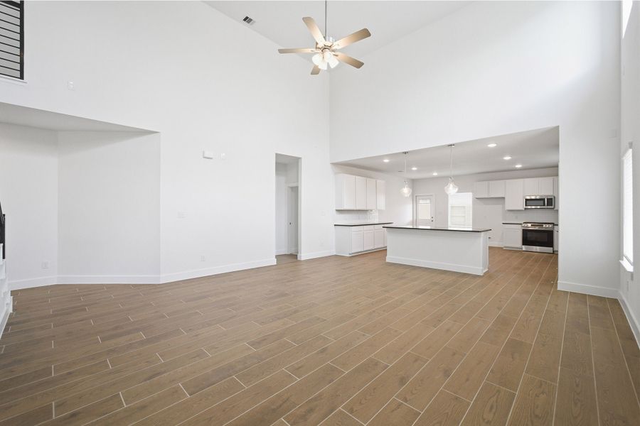 Spacious, unfurnished interior of a new home in Bay Creek, Baytown (Image 23).