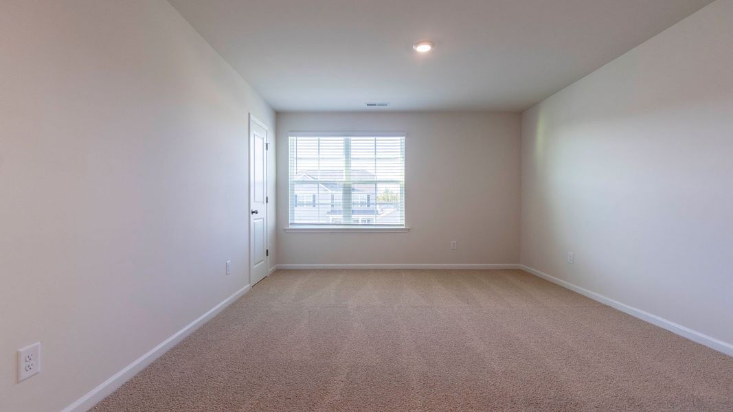 Spacious, unfurnished interior of a new home in Middleton, Greensboro (Image 19).