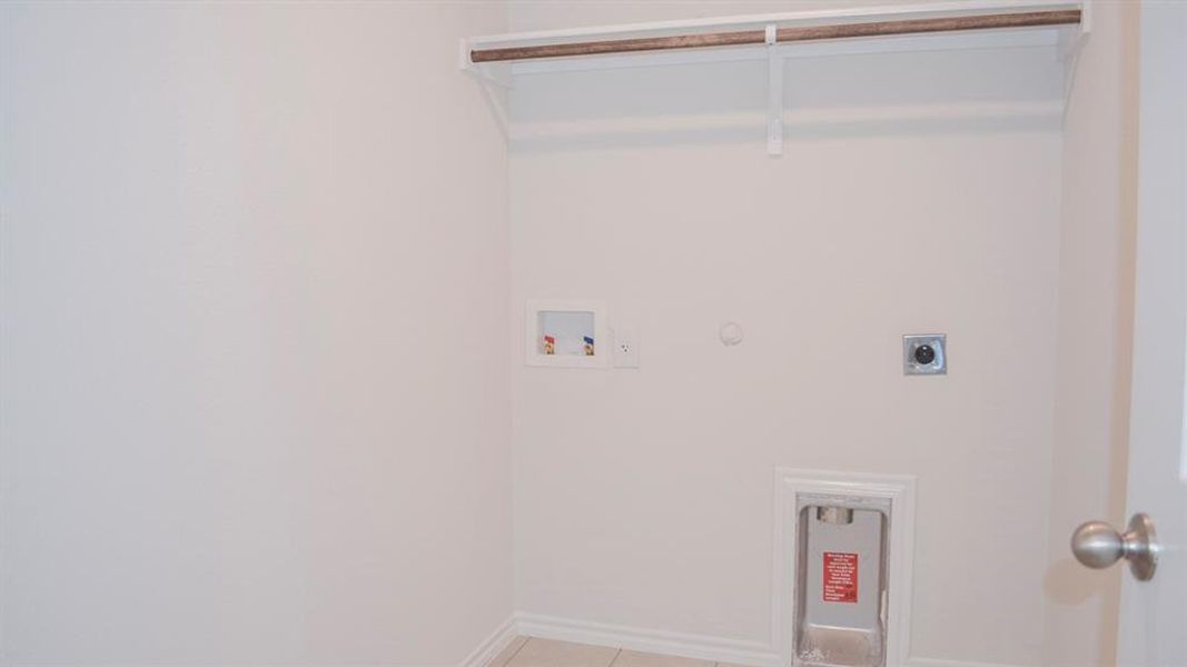 Spacious, unfurnished interior of a new home in Forestbrook Estates, Paris (Image 16). Spacious, unfurnished interior of a new home in Forestbrook Estates, Paris (Image 16).