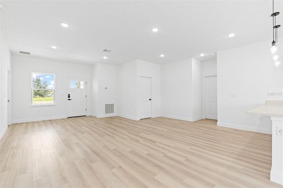 Spacious, unfurnished interior of a new home in , Ocala (Image 20).