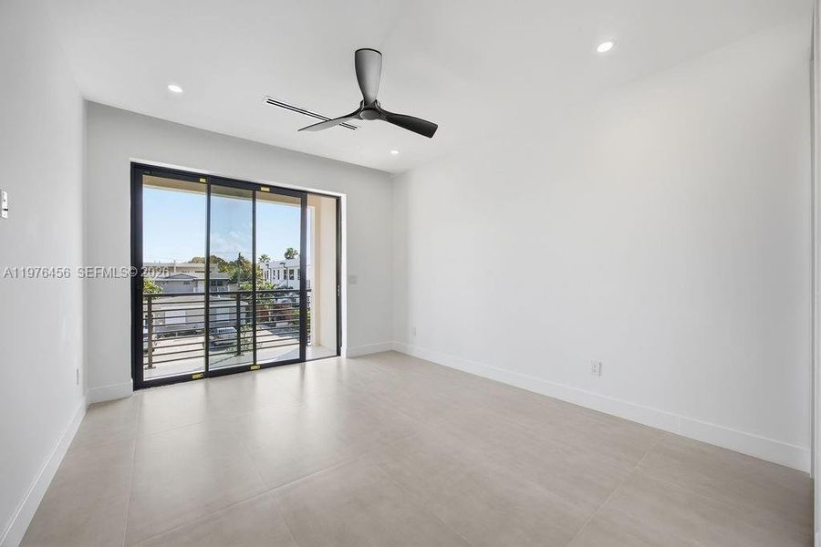 Spacious, unfurnished interior of a new home in , Fort Lauderdale (Image 48).