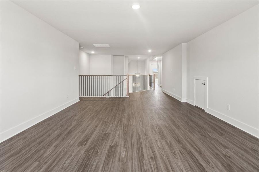Spacious, unfurnished interior of a new home in Lyons Crest Estates, Garland (Image 25).