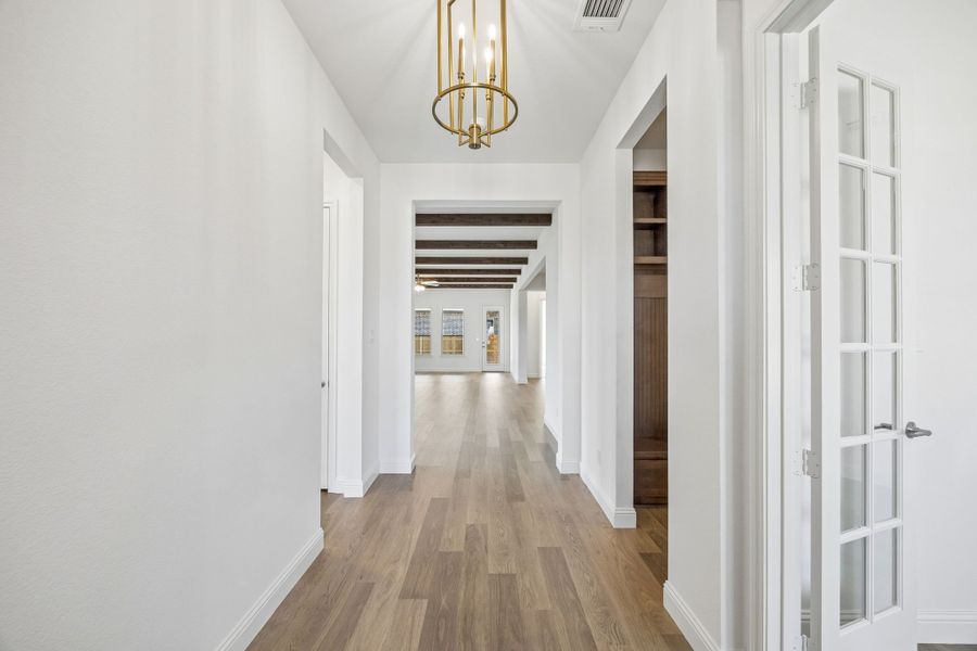 Spacious, unfurnished interior of a new home in Sheppard's Place, Waxahachie (Image 15).