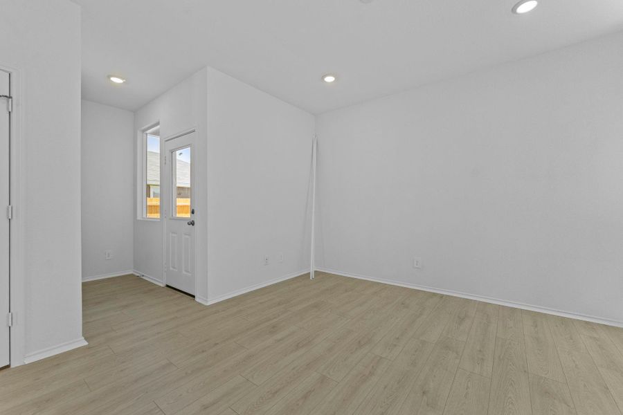 Spacious, unfurnished interior of a new home in Valverde, Bastrop (Image 19).
