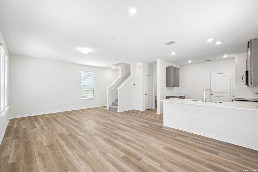Spacious, unfurnished interior of a new home in Nagel Crossing, San Antonio (Image 16).