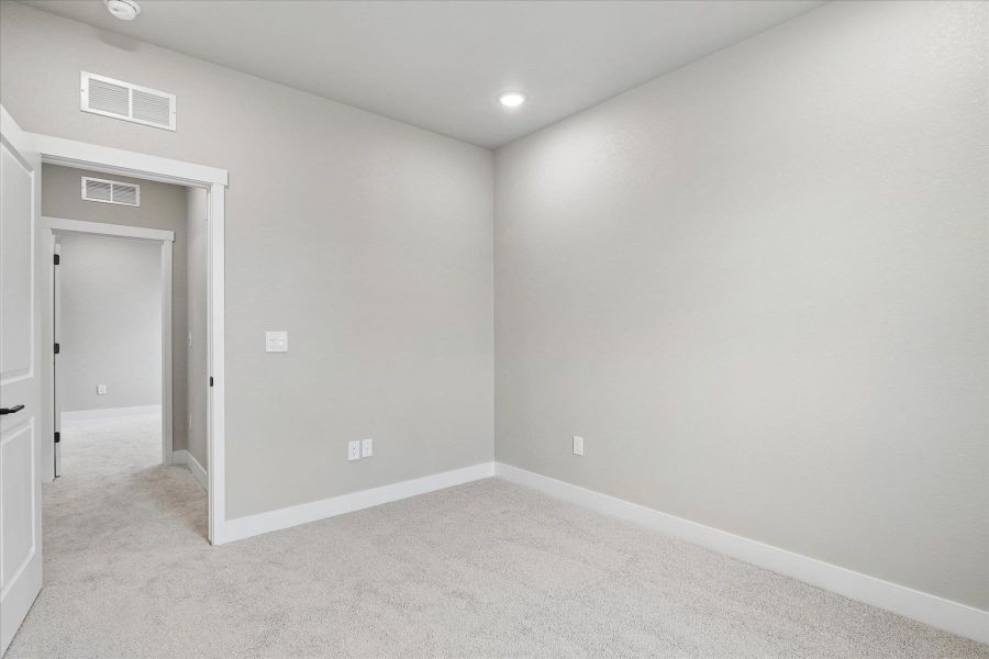 Spacious, unfurnished interior of a new home in Aspen Meadows, Colorado Springs (Image 26). Spacious, unfurnished interior of a new home in Aspen Meadows, Colorado Springs (Image 26).