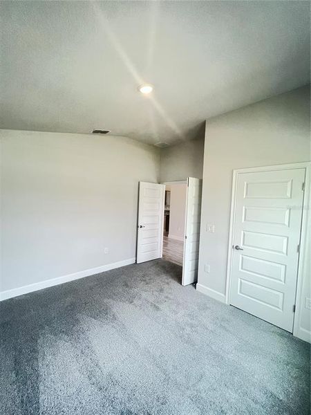 Spacious, unfurnished interior of a new home in Abbey Glen, Dade City (Image 12).