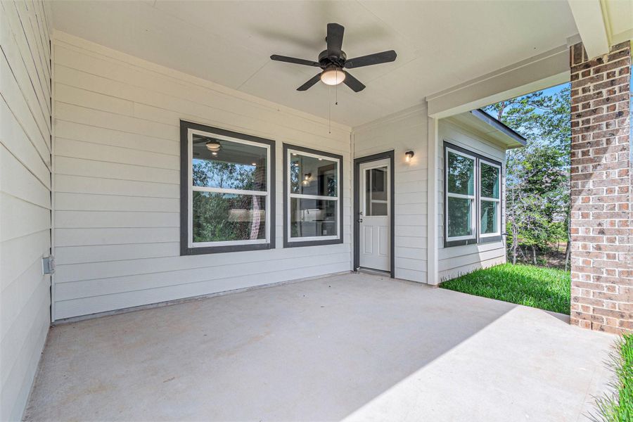 Exterior details and patio area of a home in Oakwood Ranch, Willis (Image 4).