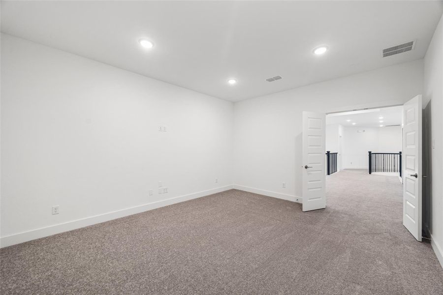 Spacious, unfurnished interior of a new home in Harvest Green, Richmond (Image 23).
