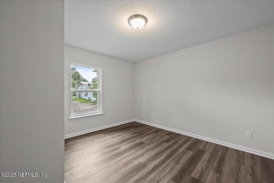Spacious, unfurnished interior of a new home in , Palatka (Image 20).