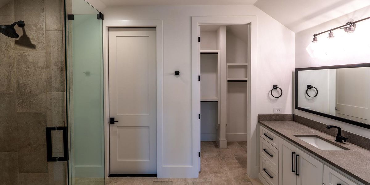 Spacious, unfurnished interior of a new home in , Fredericksburg (Image 23).