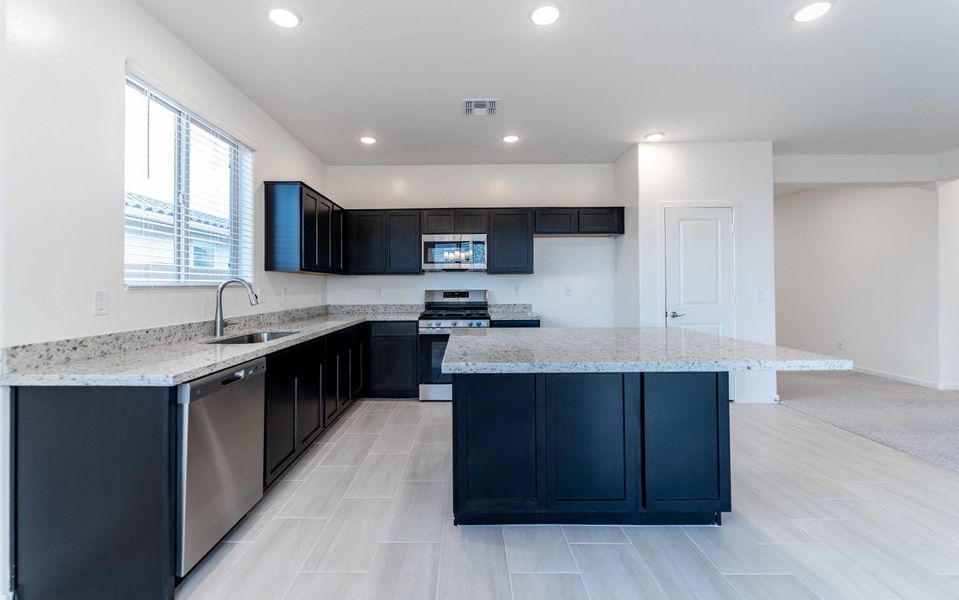 Furnished interior view inside a new home in Rancho Mirage, Maricopa (Image 9).