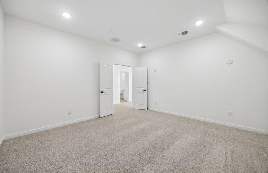 Spacious, unfurnished interior of a new home in Katy Court, Katy (Image 20).