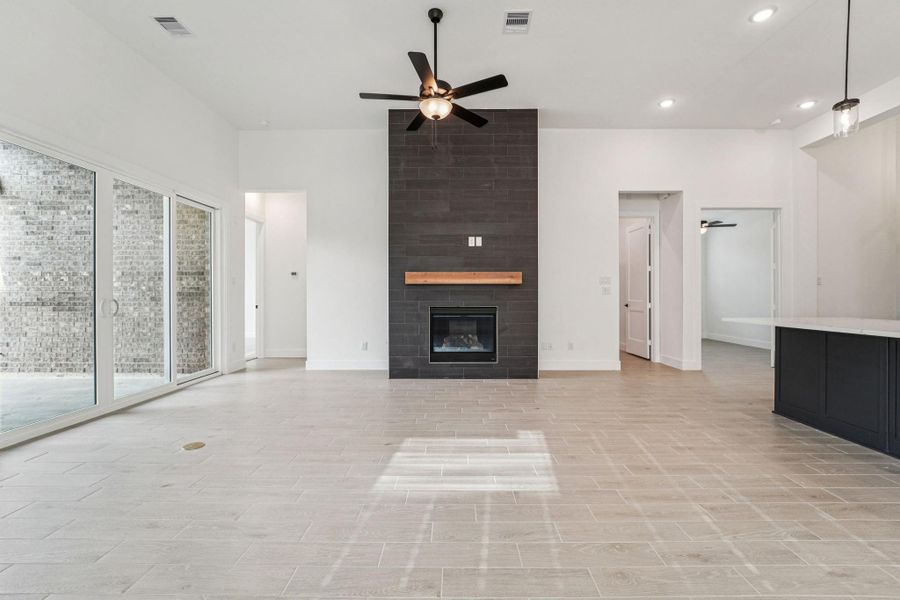 Spacious, unfurnished interior of a new home in Kresston, Montgomery (Image 45).