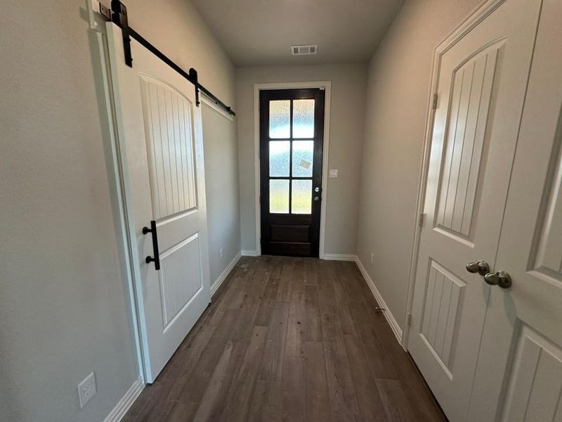 Spacious, unfurnished interior of a new home in Oak Valley, Oak Ridge (Image 11).