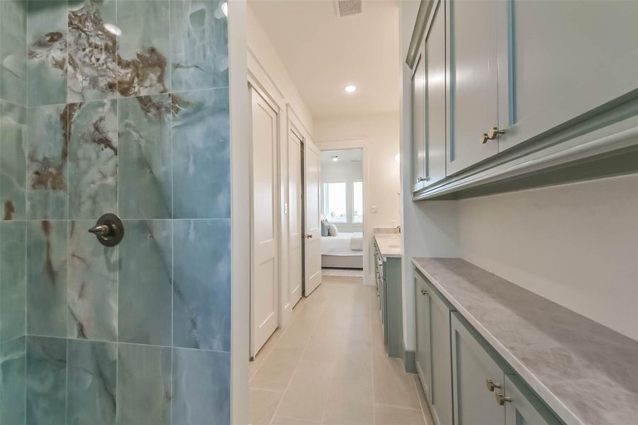 Furnished interior view inside a new home in , Galveston (Image 13).