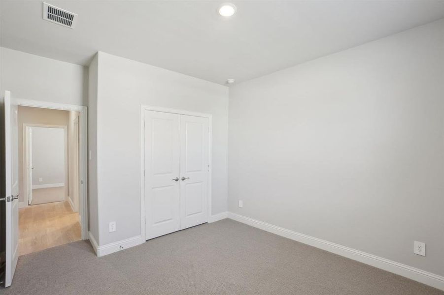 Photo is not of the actual home, but is an inspirational photo of builder’s model home and may depict options, furnishings, and/or decorator features that are not included. Photo is not of the actual home, but is an inspirational photo of builder’s model home and may depict options, furnishings, and/or decorator features that are not included.