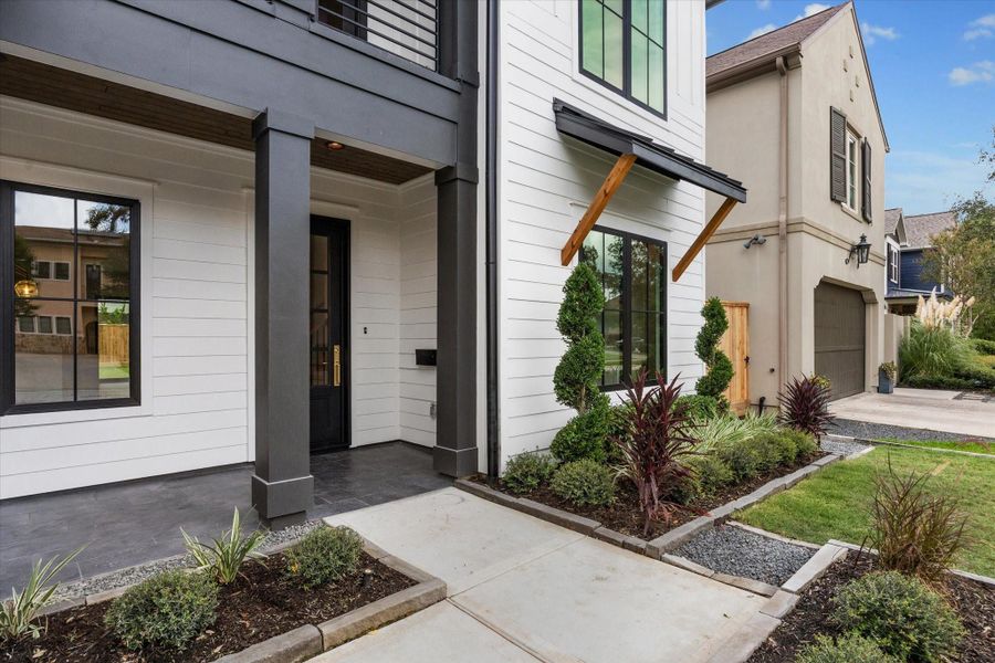 This home is located on one of the most coveted blocks in Oak Forest section one. This home is located on one of the most coveted blocks in Oak Forest section one.