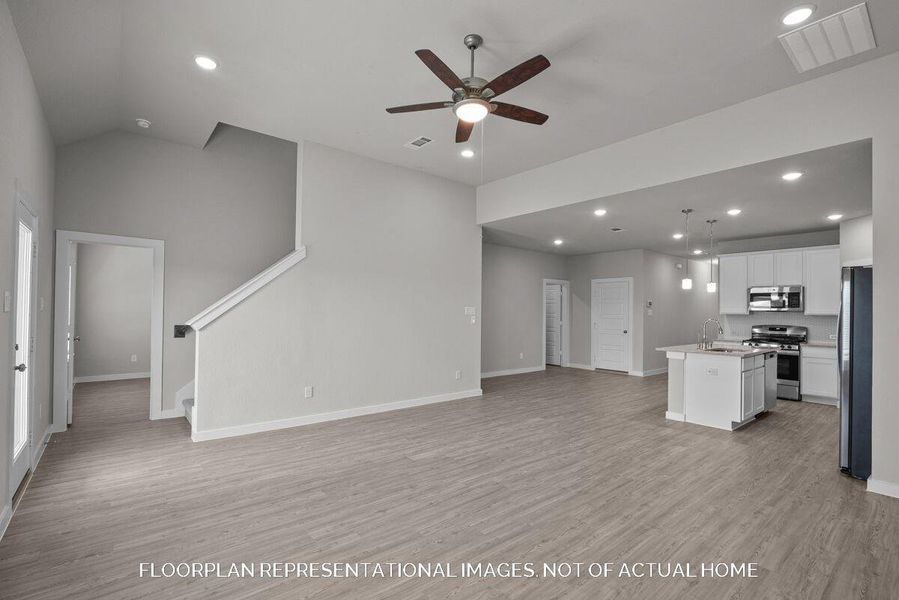Spacious, unfurnished interior of a new home in Lago Mar, Santa Fe (Image 14). Spacious, unfurnished interior of a new home in Lago Mar, Santa Fe (Image 14).