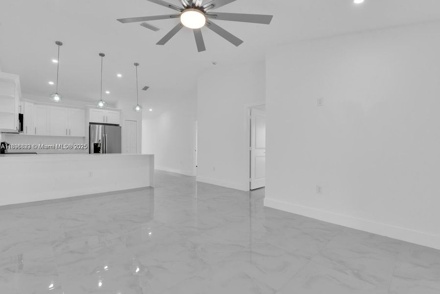 Spacious, unfurnished interior of a new home in , Lehigh Acres (Image 19).