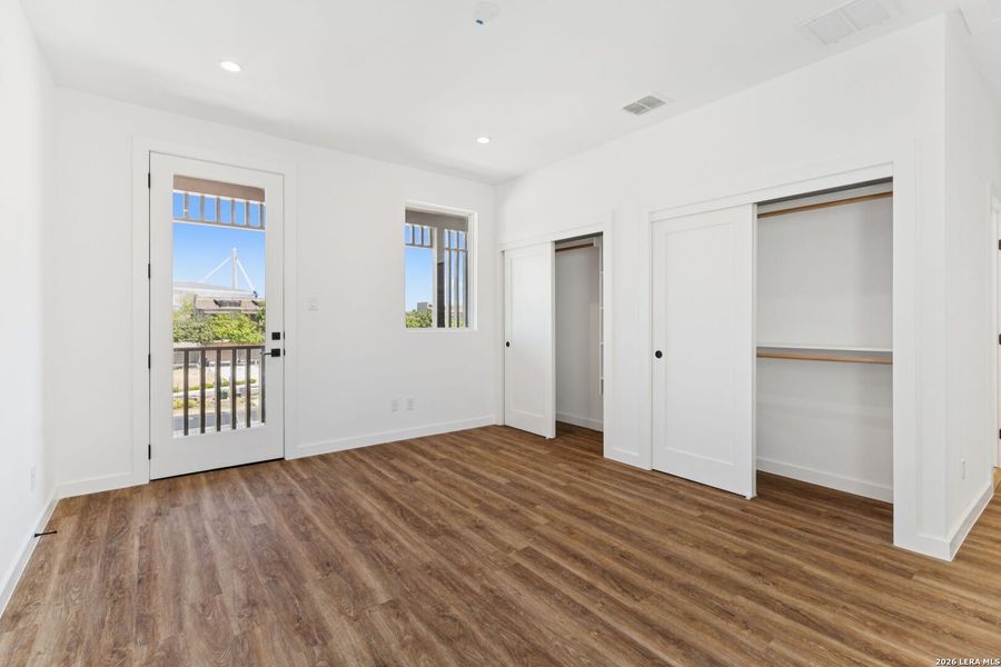 Spacious, unfurnished interior of a new home in , San Antonio (Image 8).