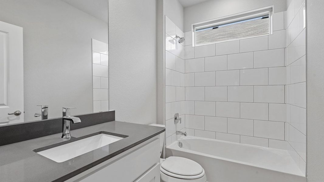 Furnished interior view inside a new home in Trails of Elizabeth Creek, Fort Worth (Image 13). Furnished interior view inside a new home in Trails of Elizabeth Creek, Fort Worth (Image 13).