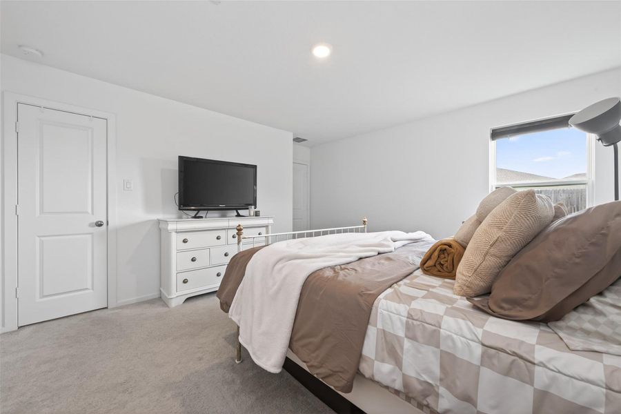 Furnished interior view inside a new home in Anniston, Katy (Image 15).