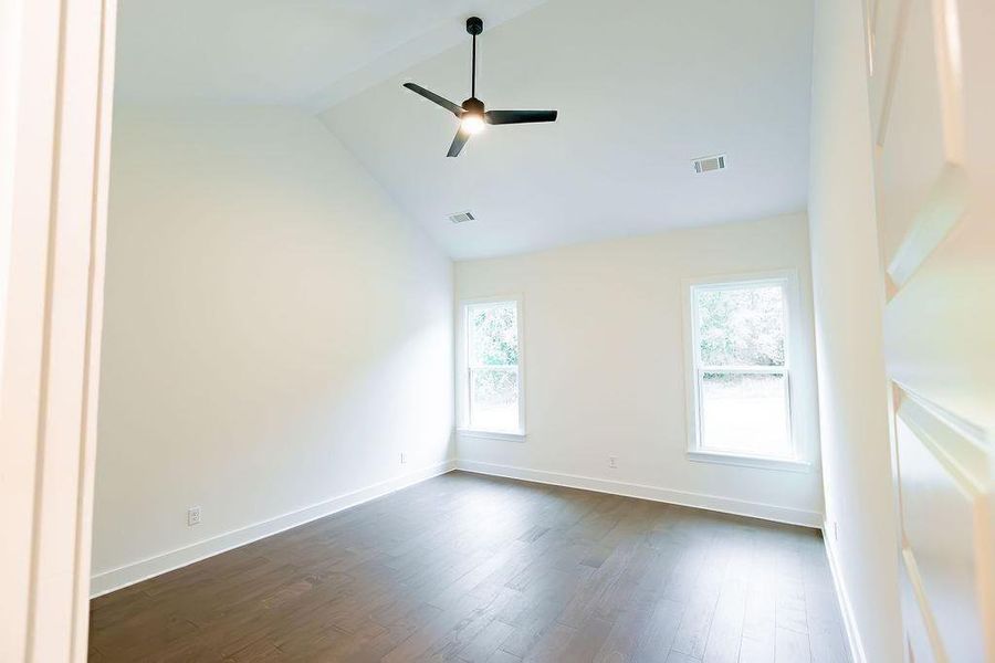 Spacious, unfurnished interior of a new home in , Gainesville (Image 35).