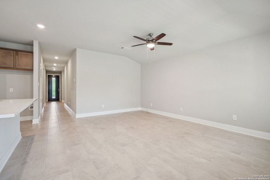 Spacious, unfurnished interior of a new home in Comanche Ridge, San Antonio (Image 28).