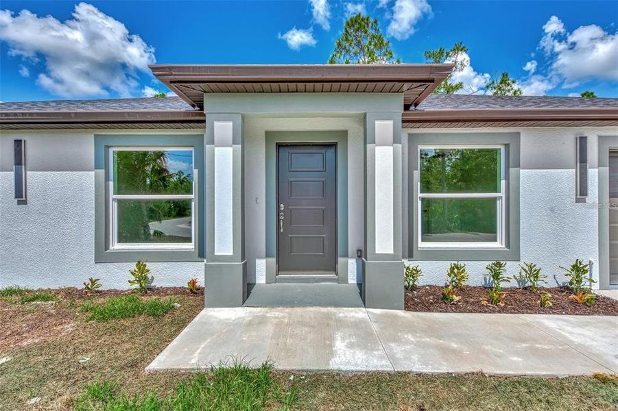 Exterior details and patio area of a home in , North Port (Image 3).