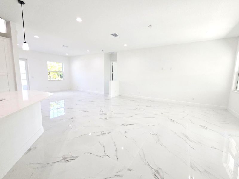 Spacious, unfurnished interior of a new home in , Loxahatchee (Image 12).