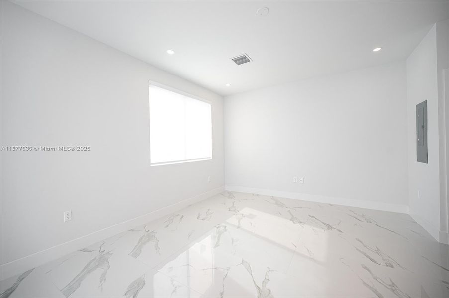 Spacious, unfurnished interior of a new home in , Florida City (Image 14).